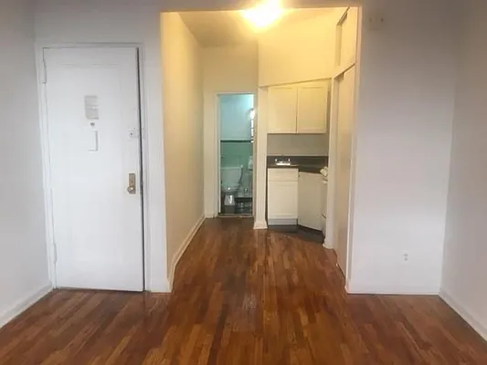 Rented by Eric Goodman Realty Corp | media 10