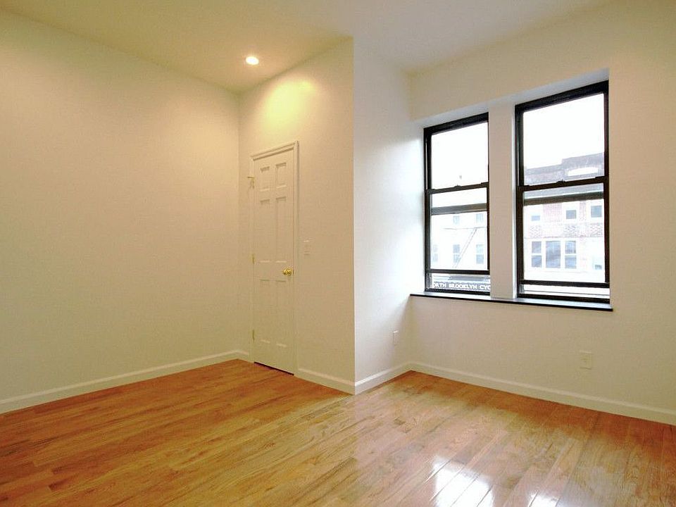 1st image of 85 Graham Ave #10