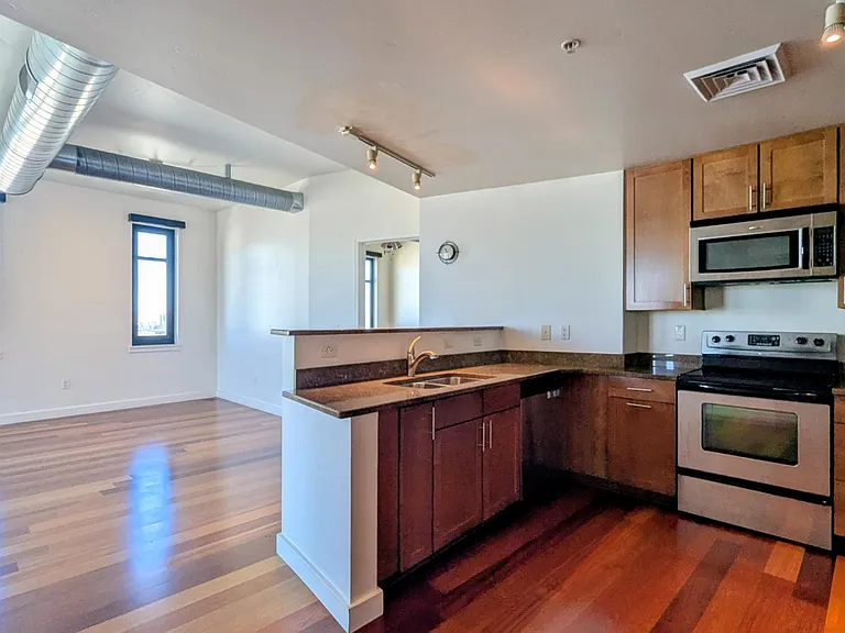 310 S 4th St #605 — Photo 9