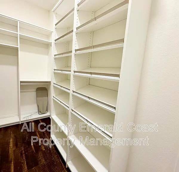 722 Kelly St — Photo 41