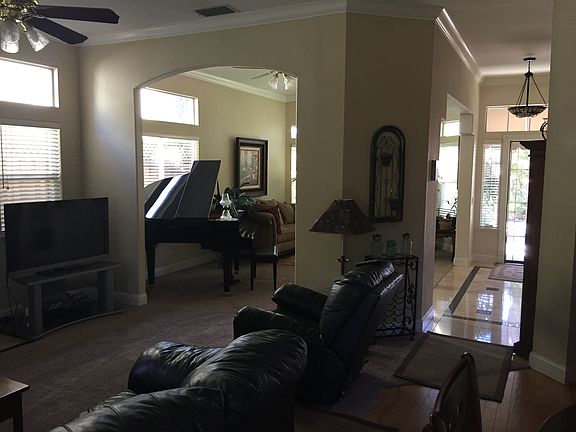 5th image of 216 Gainsborough Ct