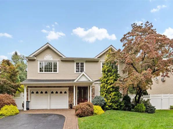 32 Glenmere Ln, Commack, NY 11725