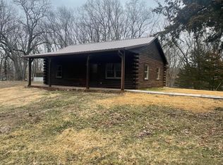 17217 N Crownview Dr, Centralia, MO 65240
