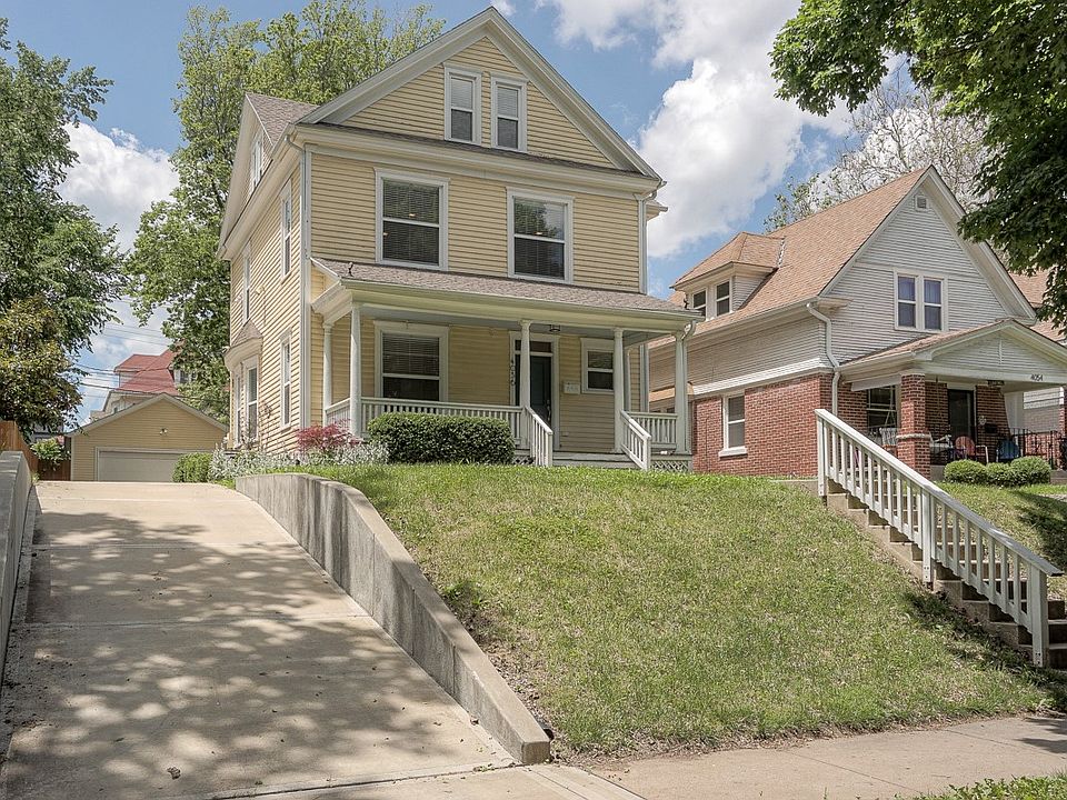 4056 Oak St - Front