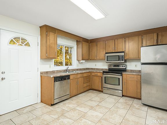 4th image of 298 Metcalf Road