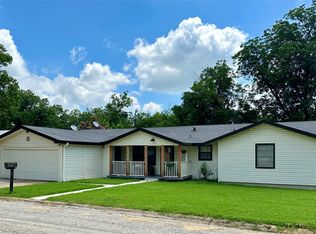 308 Sunset Dr, Comanche, TX 76442