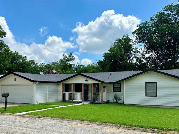 308 Sunset Dr, Comanche, TX 76442