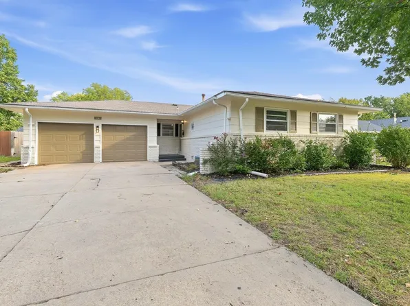 8038 E Watson Ln, Wichita, KS 67207