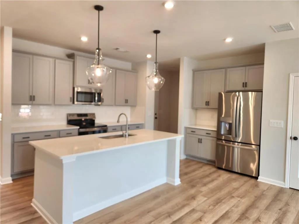 3 bed, 2.5 bath, 1863 sqft, $2,400 — Photo 2