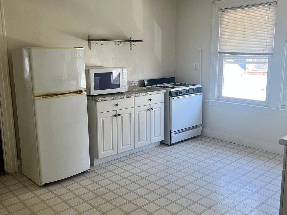 1st image of 250 Willow St #3