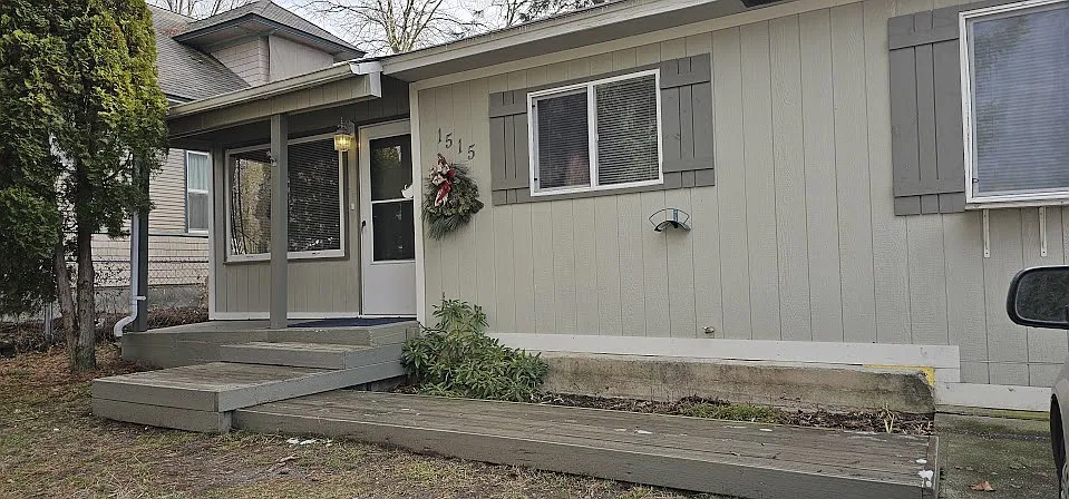 3 bed, 1050 sqft, $2,350 — Photo 2