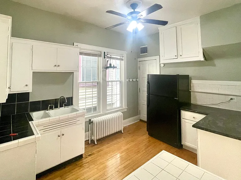 1825 N Oakland Ave — Photo 6
