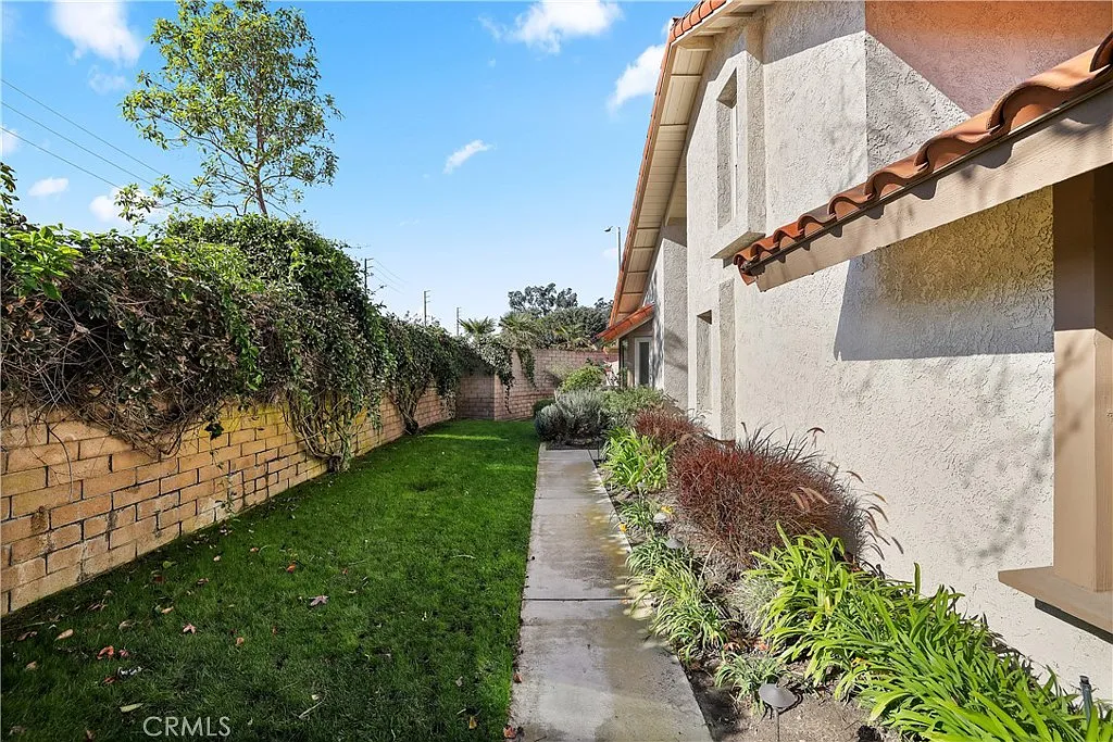 3 bed, 1230 sqft, $6,500 — Photo 2
