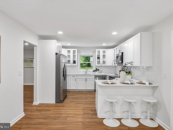3rd image of 4001 Yarmouth Ln