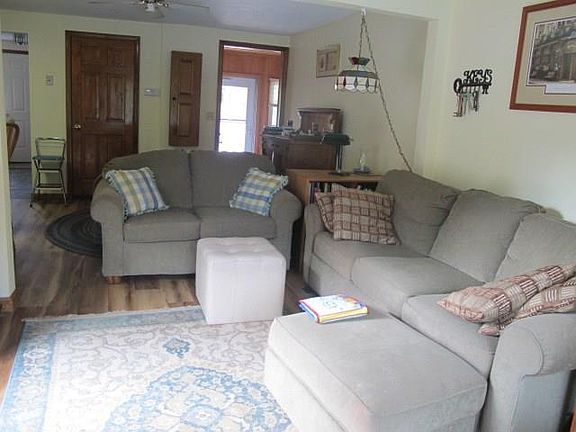 3rd image of 9 Glenna Dr