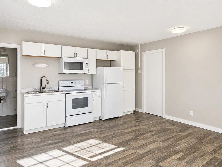 Lake Ripley Apartments — Photo 21