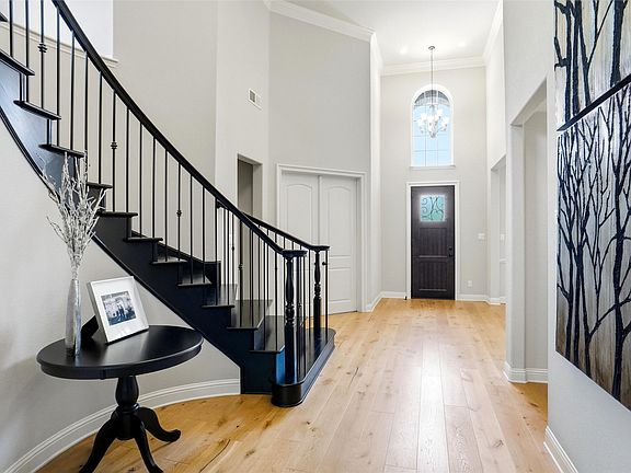 3rd image of 1813 Broughton Dr