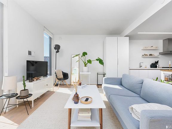 2nd image of 450 Hayes St #2L