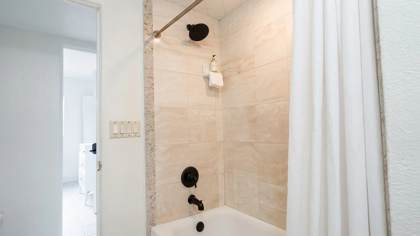 4526 Sheldrake Dr — Photo 3