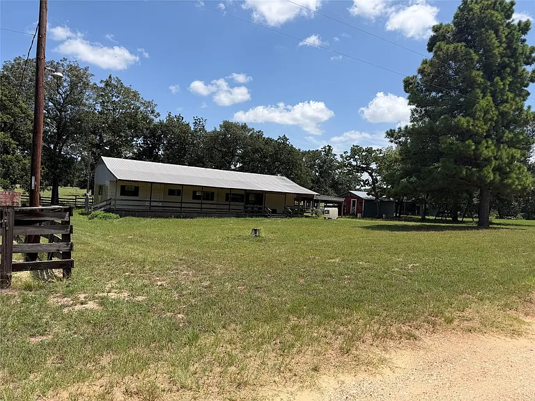 6335 Private Road 4030 — Photo 2