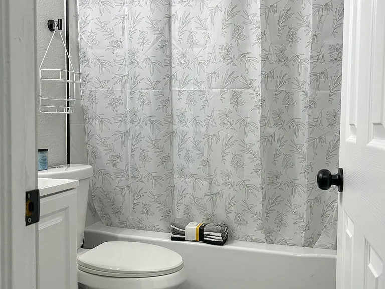 Crestwood Dr — Photo 6