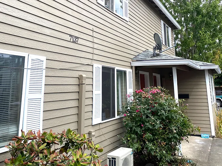7137 SE Steele St — Photo 2