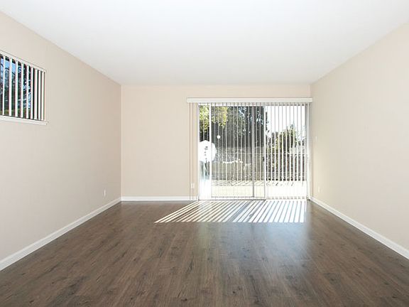 3rd image of 220 Palo Alto Ave APT 207