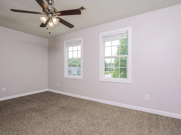 101 Mayfair Ct — Photo 9