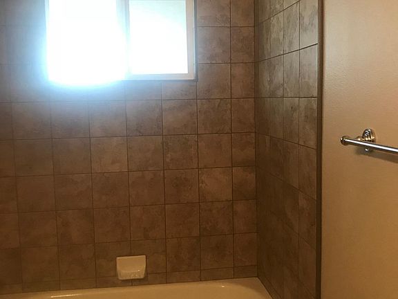 Newly tile tub/ showet