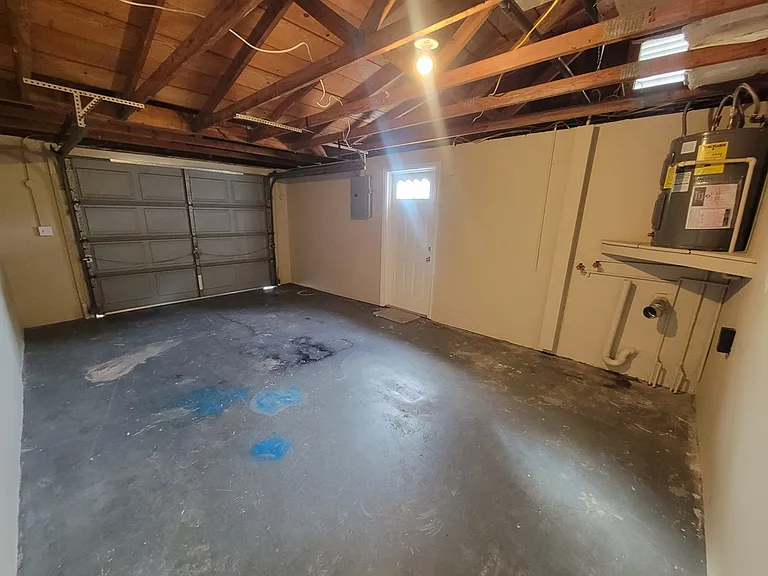 7335 Castanea Dr — Photo 17