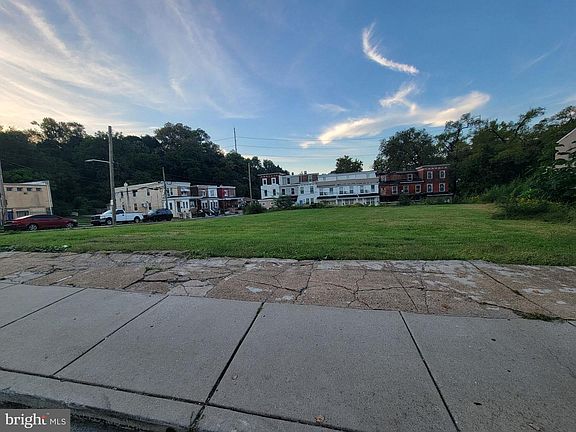 2nd image of 834 Main St