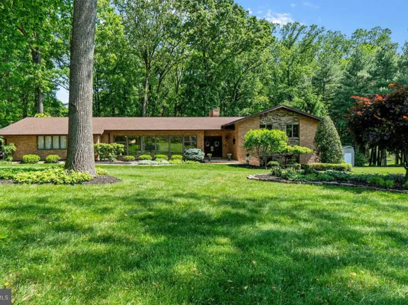 9818 Fox Hill Rd, Perry Hall, MD 21128