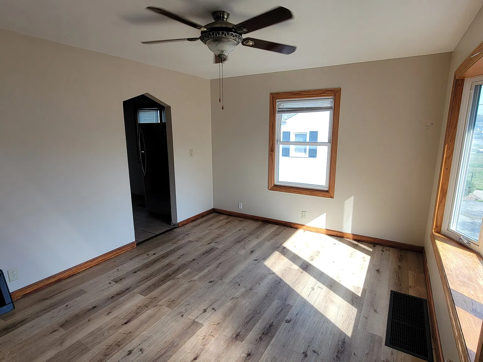 3 bed, 1008 sqft, $1,699 — Photo 3