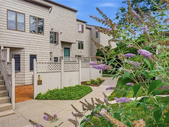 45 Sea Breeze Ln #45, Bristol, RI 02809