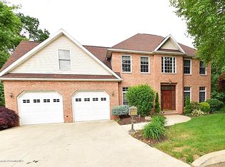 3720 Lydon Ln, Moosic, PA 18507