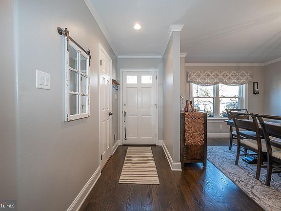 5th image of 215 Bishop Dr