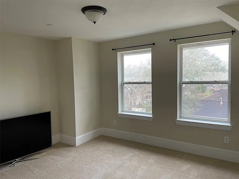 5105 Maple St — Photo 34
