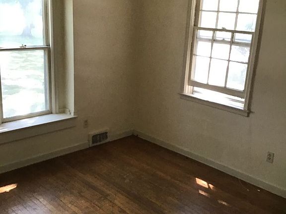 4th image of 4539 University Ave Unit 2