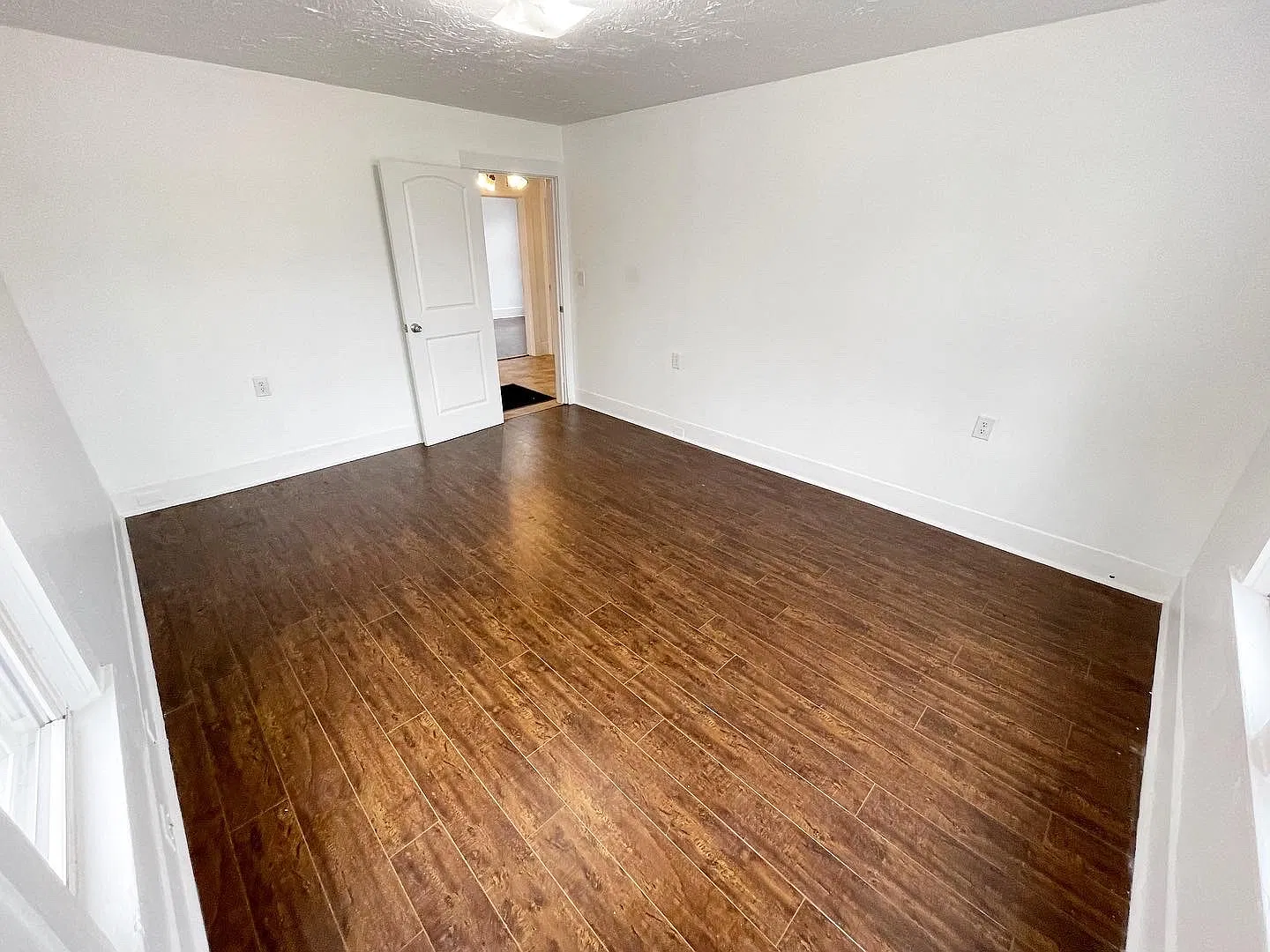 3 bed, 1100 sqft, $1,200 — Photo 2