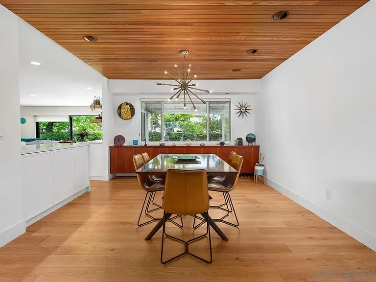 8383 Cliffridge Ln — Photo 7