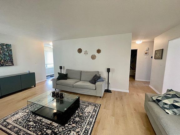 4th image of 4024 18th Ave #6