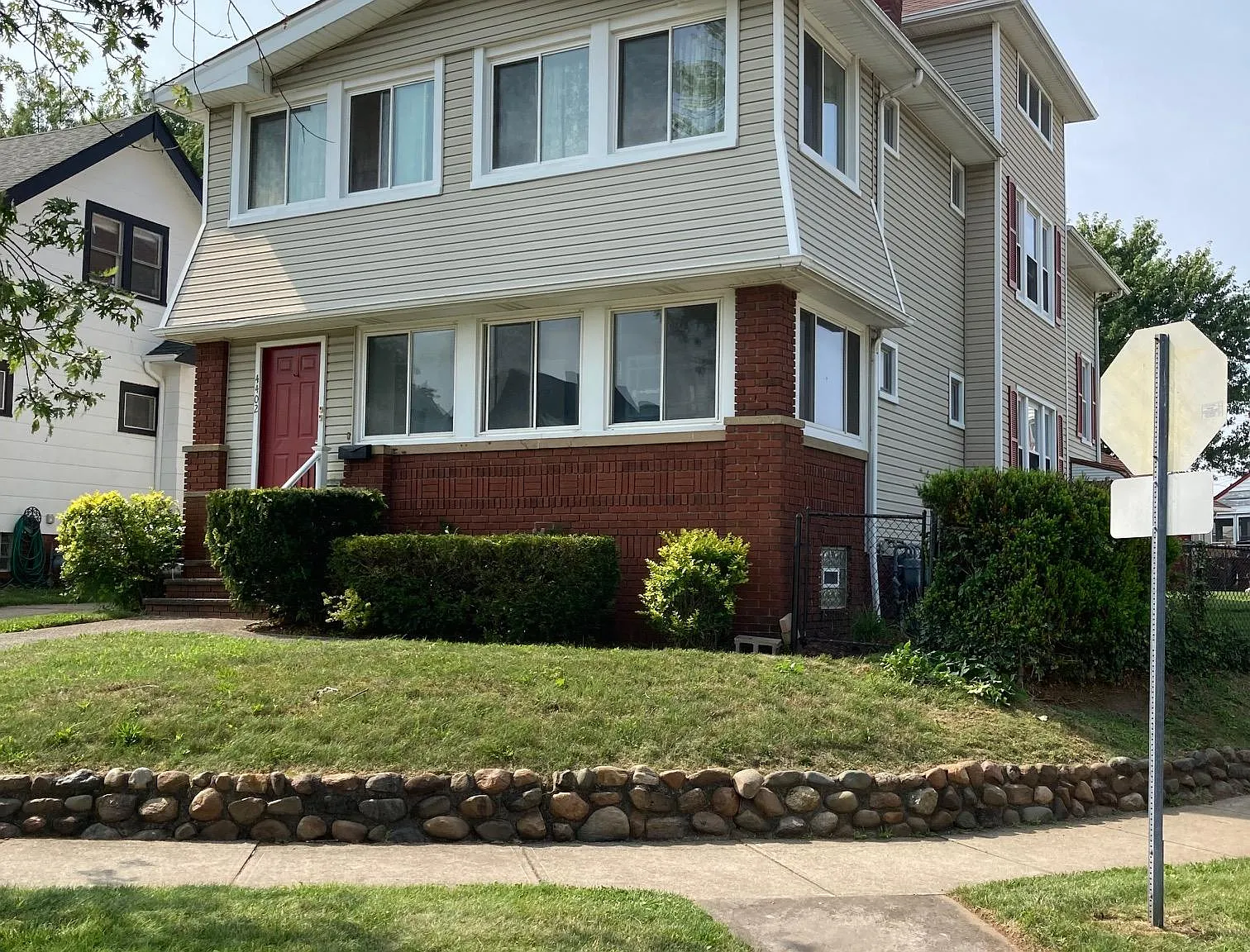 2 bed, 1230 sqft, $1,400 — Photo 1