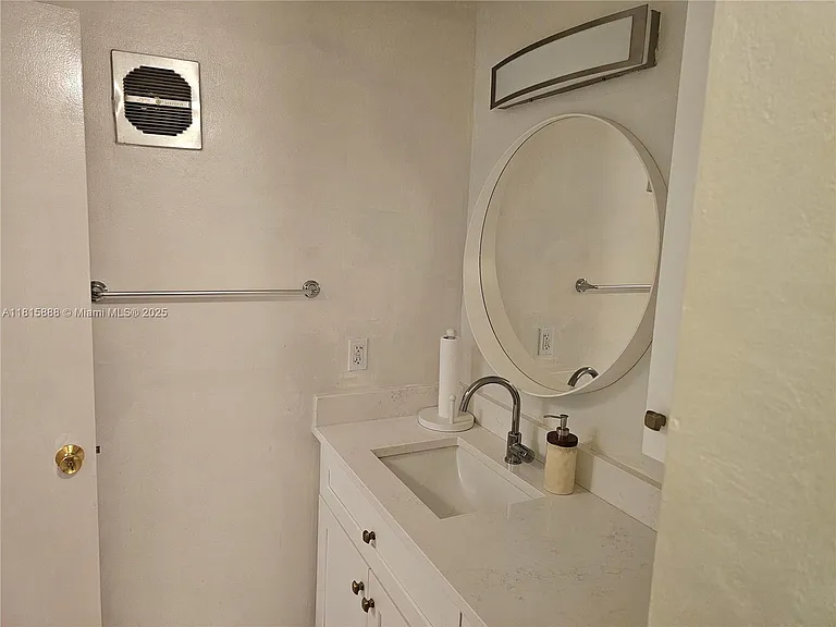 215 SE 3rd Ave #205A — Photo 15