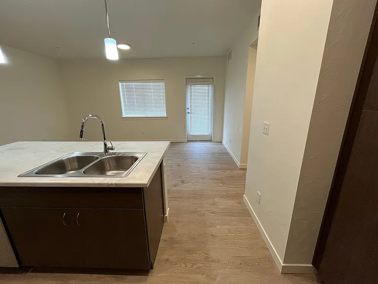 Lexington Sky Apartments — Photo 42