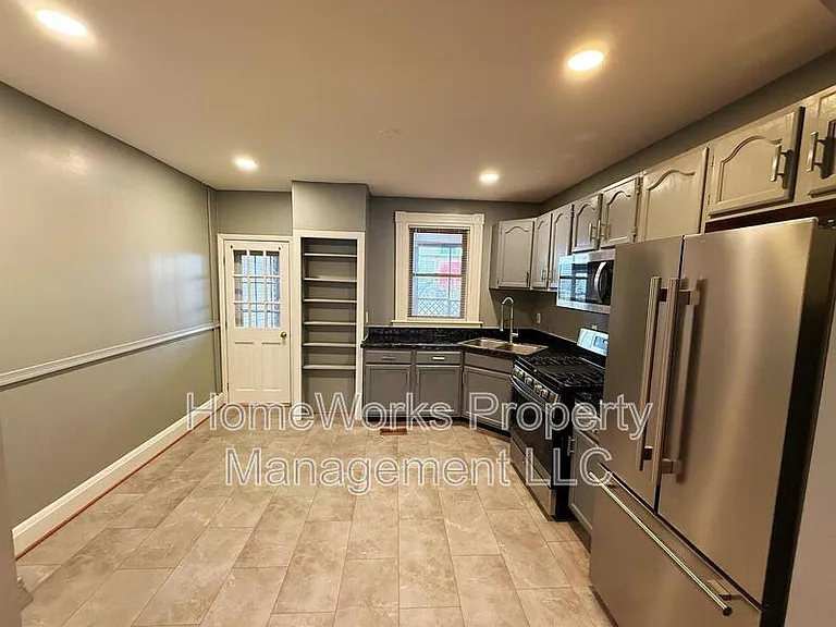 1465 Stevenson St — Photo 2