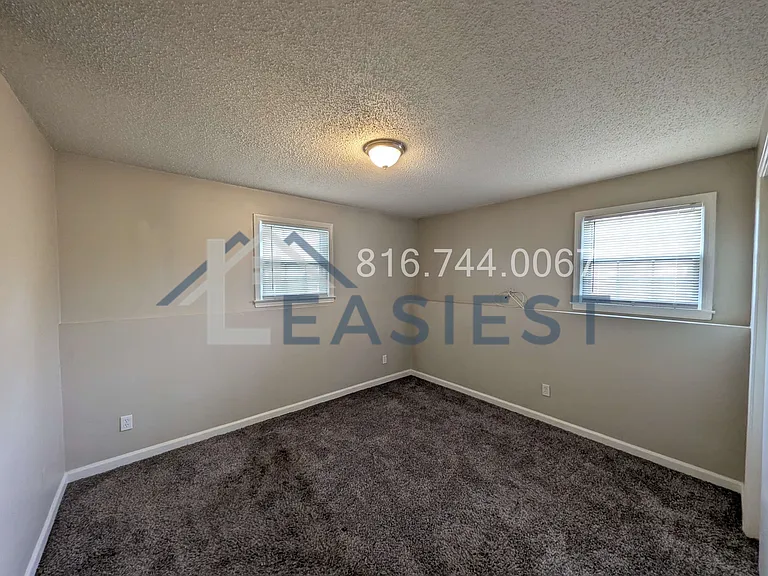 719 NE Barnes Dr #D — Photo 9
