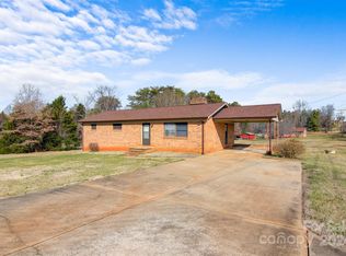 2976 Hileman St, Newton, NC 28658