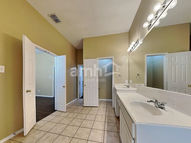 9613 Glenshee Dr — Photo 12