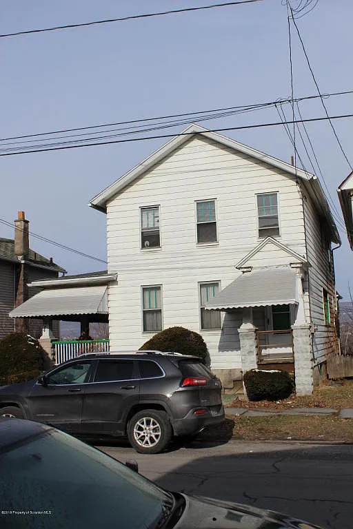 404 S Webster Ave photo 1
