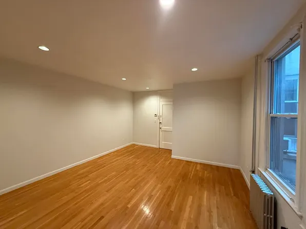 7246 66th St, Ridgewood, NY 11385